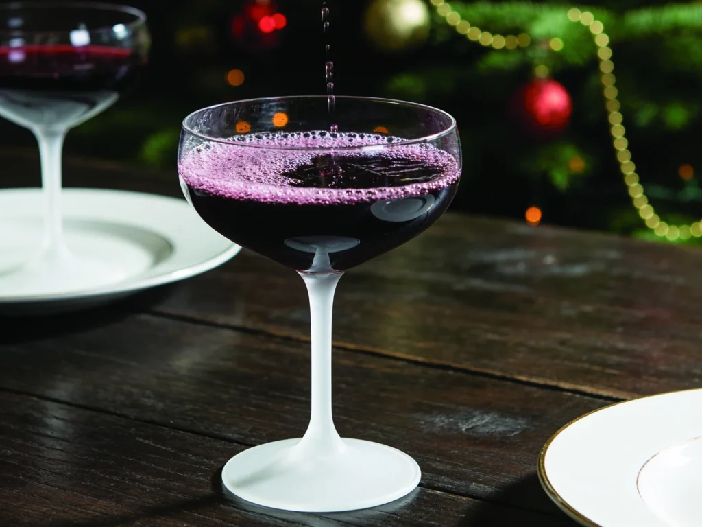 Sparkling Shiraz, fizzy dark red wine, berry-rich and off-dry; drunk at Christmas lunch, Australia wine & spirit, anime style